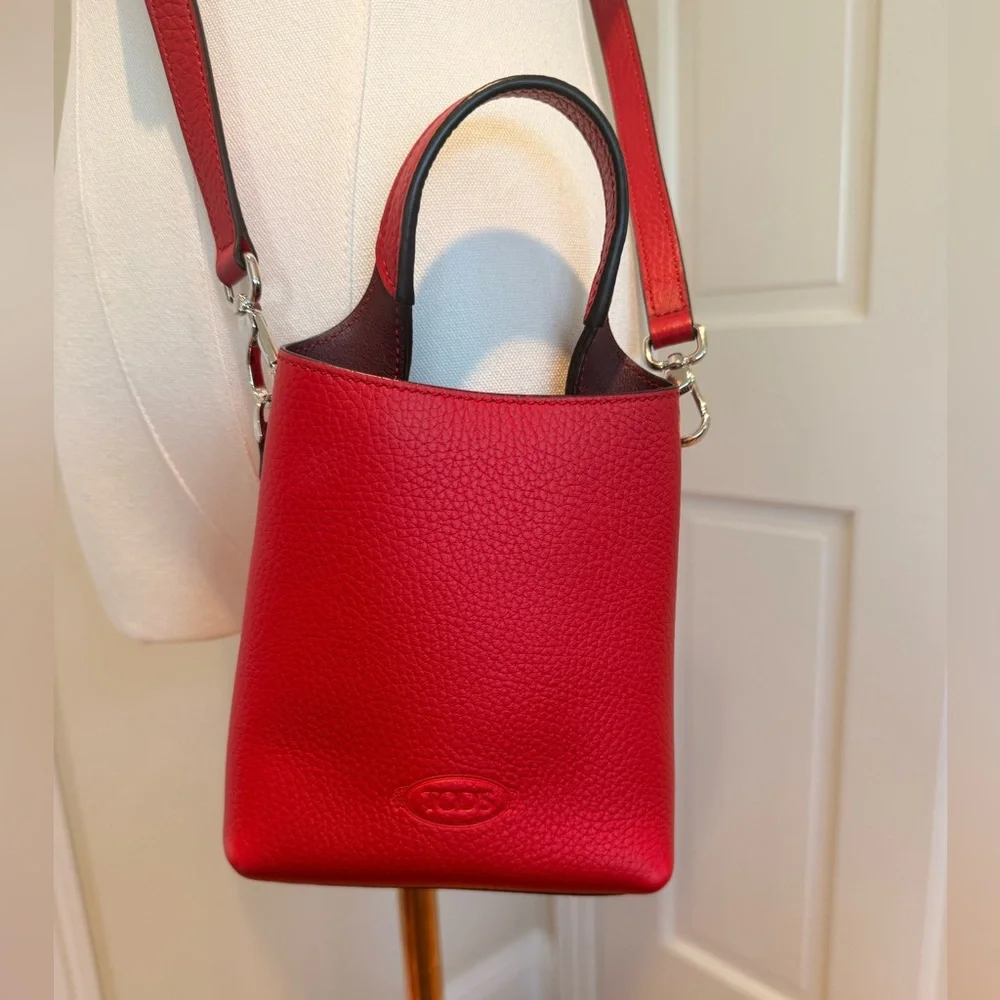 Tod's Red Pebbled Leather Crossbody Bucket Phone Bag - Picture 3 of 8
